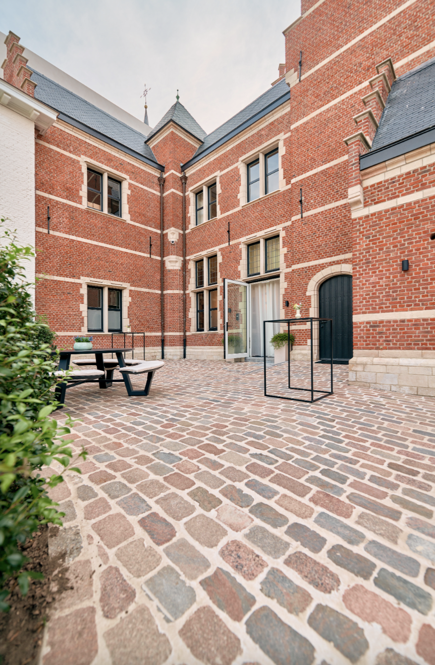 Historische binnenkoer van Constant Lier